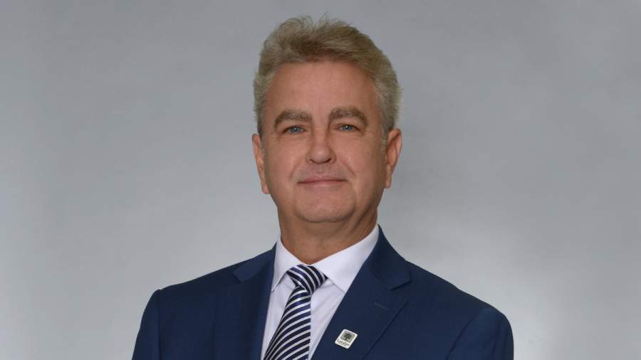 Portrait of Steven Hillier